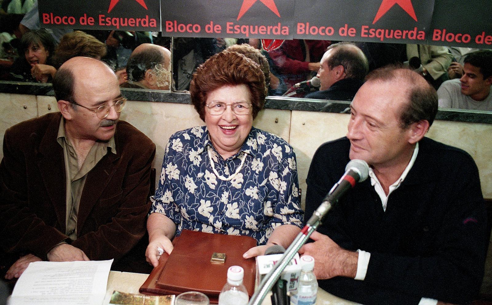 O candidato, Miguel Portas, é apresentado no Porto por Maria de Lourdes Pintasilgo e Manuel António Pina.