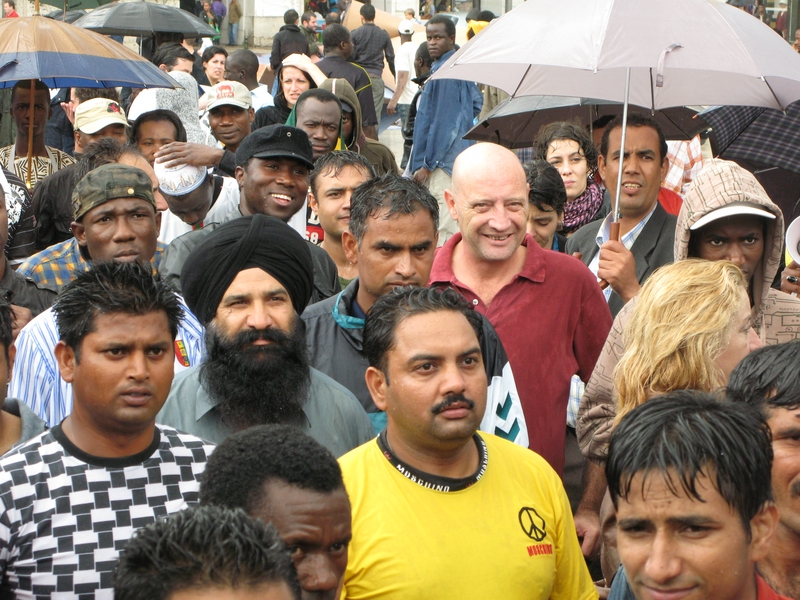Milhares de manifestantes em Lisboa pedem a regularização dos imigrantes há anos à espera de documentos.