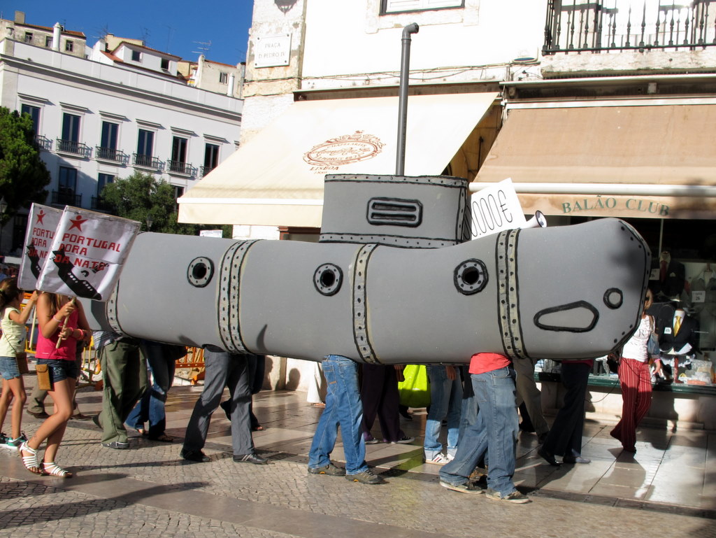 “Portugal ao Fundo”: Bloco organiza cerimónia alternativa à da entrega do submarino Tridente à Marinha portuguesa, um negócio sujo pela corrupção