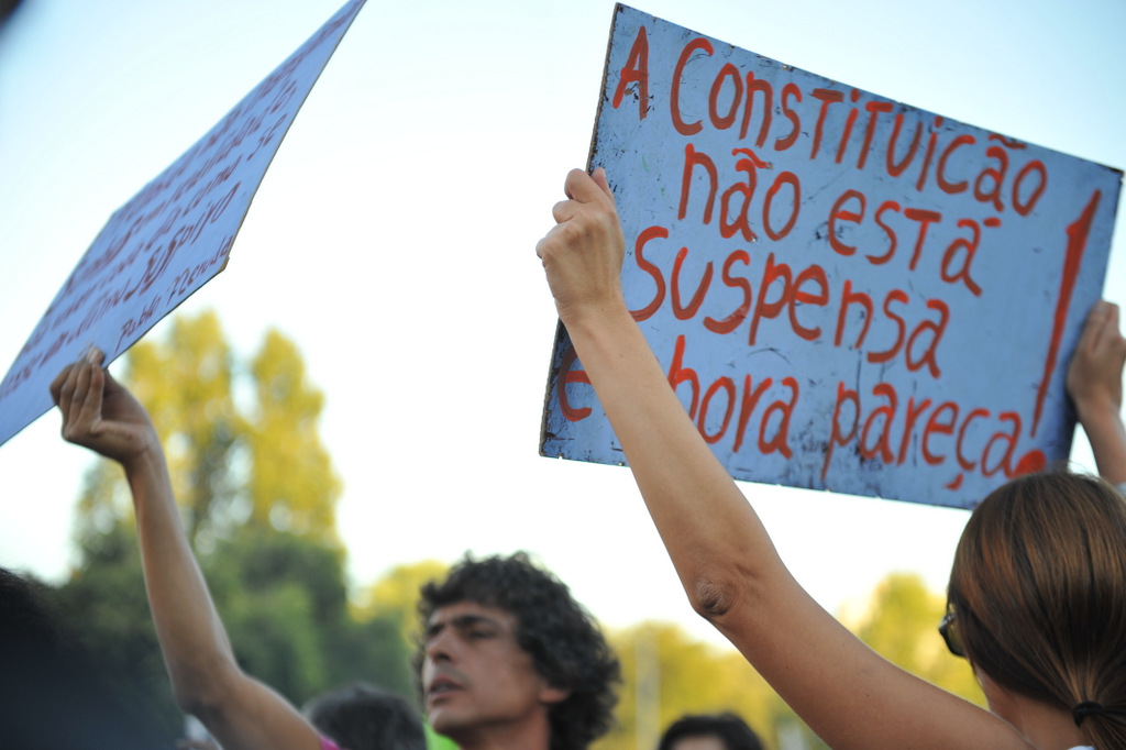 Passos Coelho é o novo primeiro-ministro. O Bloco perde metade da bancada. Com 8 deputados, promete oposição ao governo da austeridade