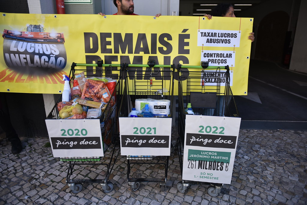 Com a inflação a disparar, o Bloco promove ação para denunciar as margens de lucro da grande distribuição, defender controlo de preços e exigir que os salários aumentem ao nível da inflação.