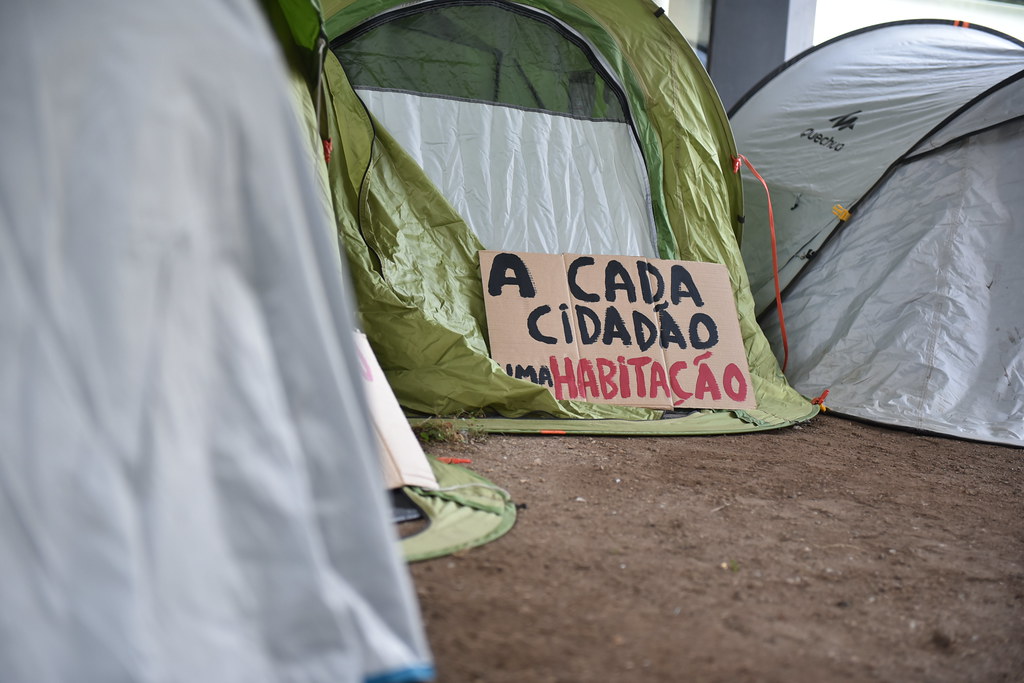 Jovens do Bloco “acampam” na Cidade Universitária, em Lisboa, pelo direito à habitação.