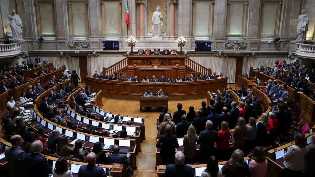 Parlamento português aprova, pela quinta vez, a morte medicamente assistida. Governos de PS e PSD deixaram, até hoje, a lei por regulamentar.