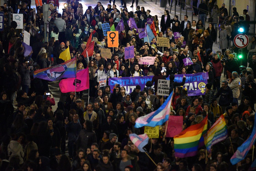 Greve feminista internacional enche as ruas de Lisboa.