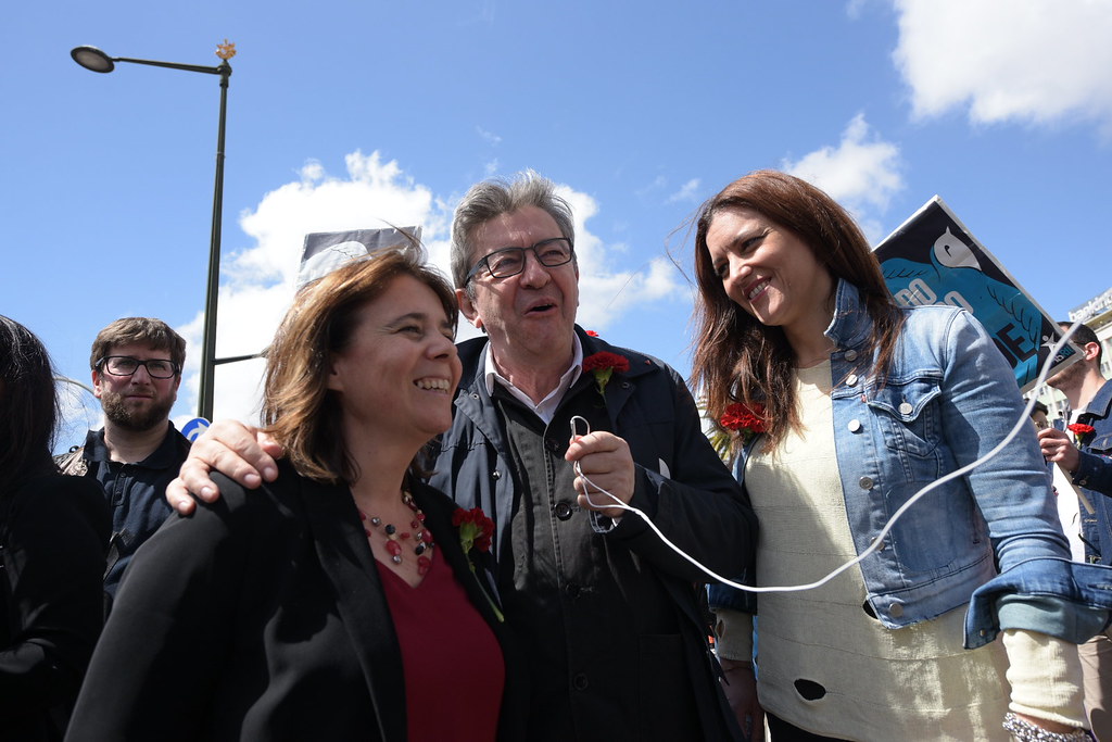 A manifestação do 25 de Abril enche mais uma vez a Avenida da Liberdade. Jean-Luc Mélenchon e outros nomes da esquerda europeia juntam-se ao cortejo do Bloco.